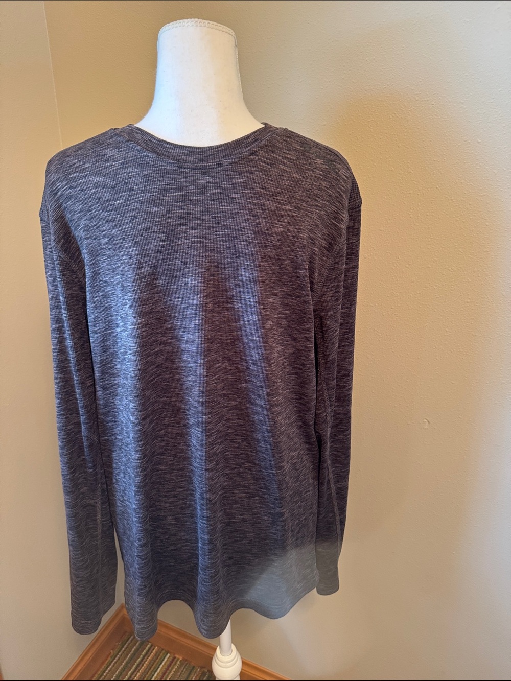 NWOT Hi-Tec Men's Long Sleeve Crewneck - Charcoal Heather Medium